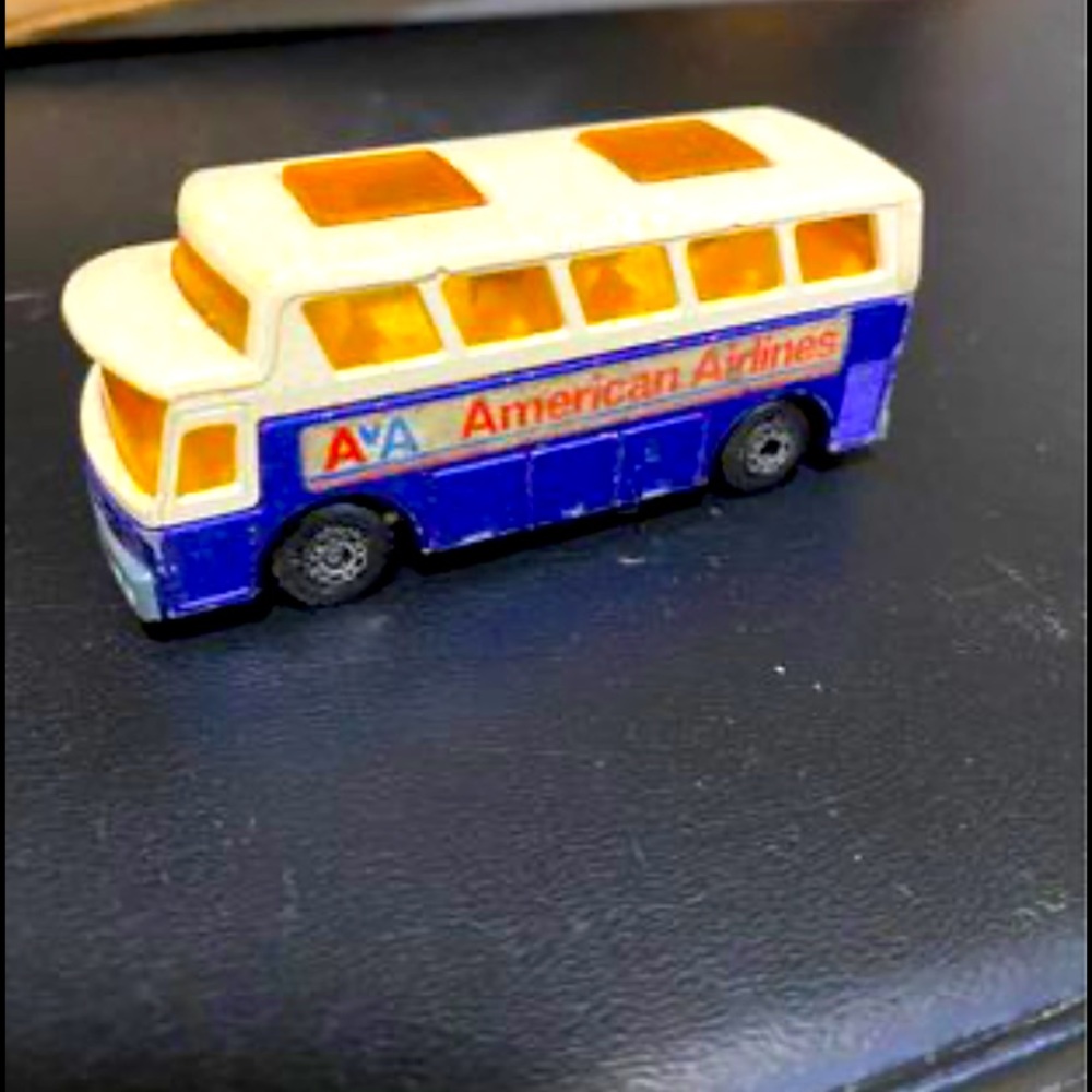 Vintage Matchbox N°65 Airport coach 1977 Lesley England - American Airlines bus